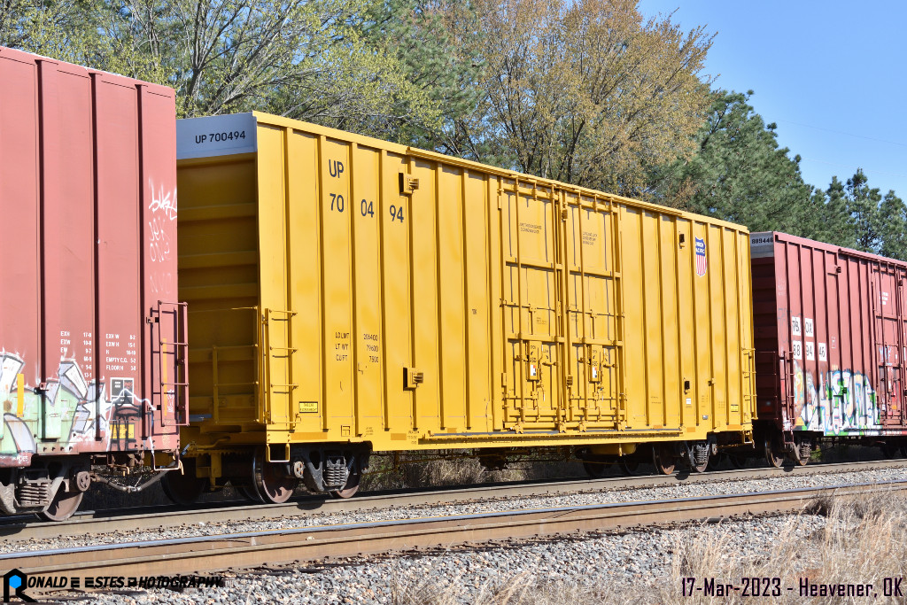 PRN2023030220_400 Union Pacific UP 700494 Box Car 68’ 5” Excess Height double door plug 